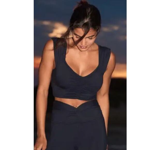 NWOT FP MOVEMENT Breathe Deeper Crop Black Tank L - Picture 1 of 7